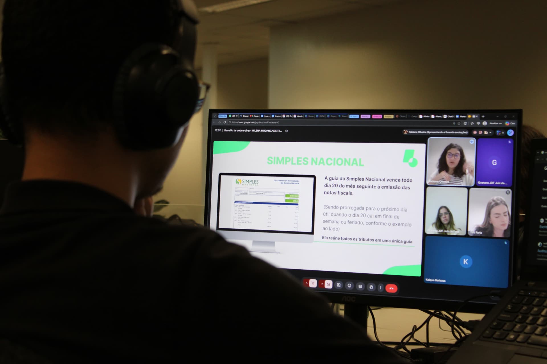 Reunião online de planejamento tributário em videochamada